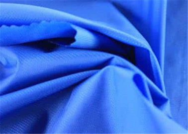 Κίνα Το μπλε Taffeta αδιάβροχο ύφασμα, άνετο χέρι αισθάνεται το νάυλον Taffeta 70d ύφασμα προμηθευτής